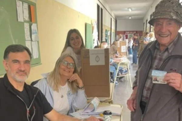 Un ejemplo a seguir: un hombre de 106 años ejerció su derecho y votó en San Isidro