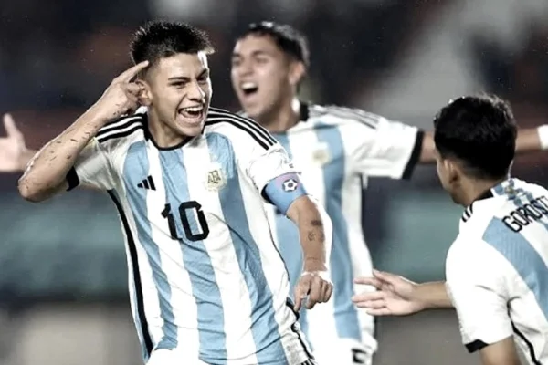Argentina goleó a Venezuela y pasó a los cuartos de final donde espera Brasil