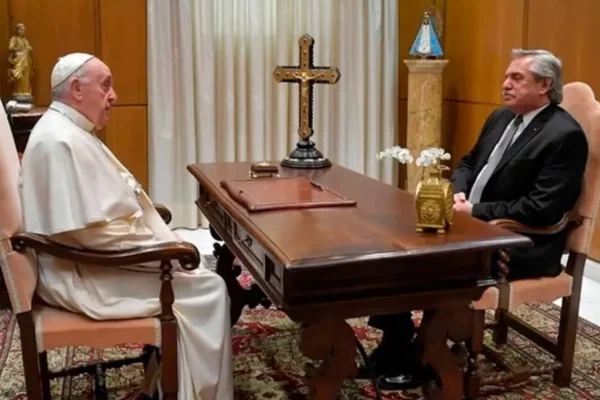En su último viaje oficial, Alberto Fernández visitará al Papa Francisco en el Vaticano