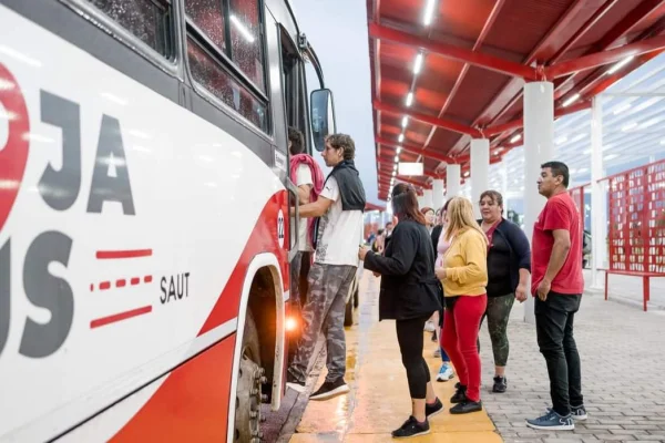 Desde este viernes Rioja Bus brindará servicio especial al Parque Acuático