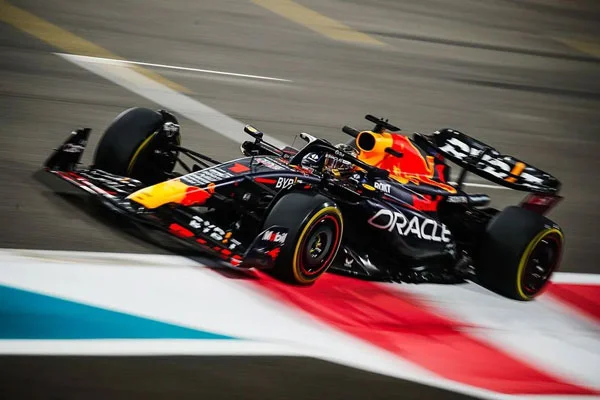 Max Verstappen se quedó con la pole en Abu Dhabi