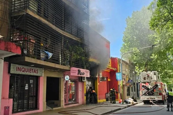 Se incendió un mercado en Tucumán: hay seis heridos, uno de gravedad