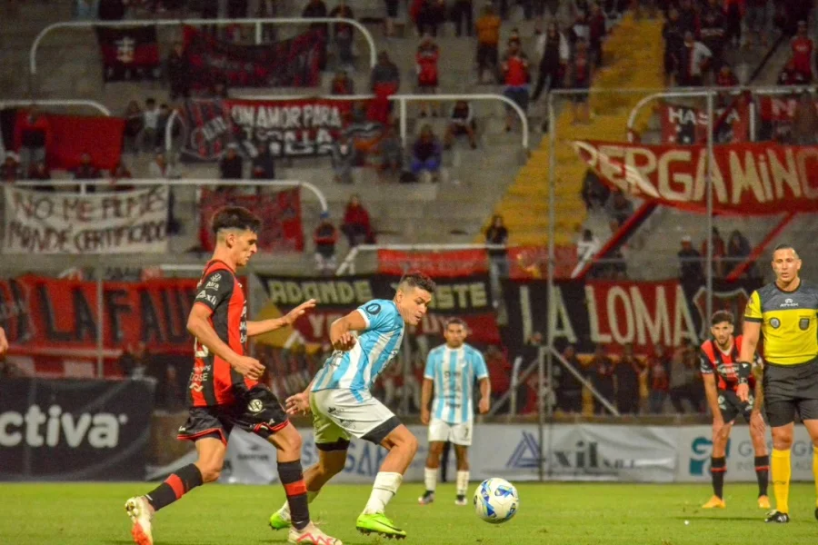 El partido fue jugado de la misma manera por los dos equipos, con mucha entrega y sacrificio y tambi&eacute;n con mucha tensi&oacute;n