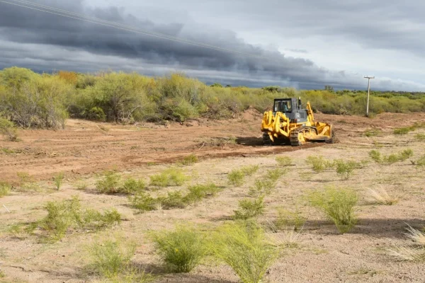 Ejecutan un importante operativo de obras hídricas en Los Llanos