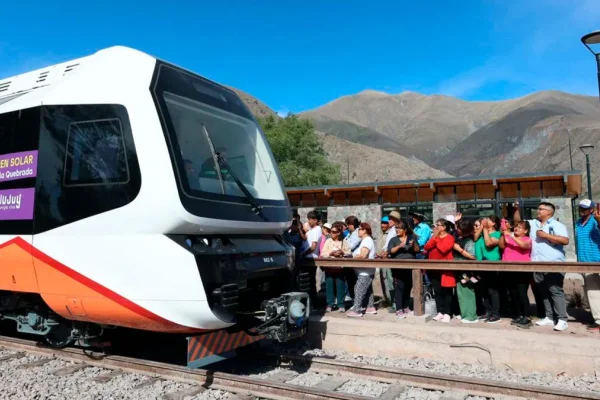 Jujuy inaugura su tren turístico solar que recorrerá la Quebrada de Humahuaca