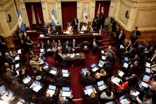 Sin una definición de autoridades, juraron los nuevos 24 senadores y se renovó un tercio de la Cámara alta