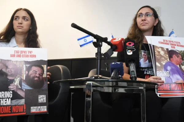 Familiares de secuestrados por Hamas llegaron a la Argentina desde Israel y pidieron ayuda