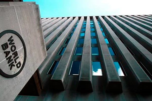 El Banco Mundial indicó la necesidad de atacar problema fiscal y ofreció financiar programas sociales