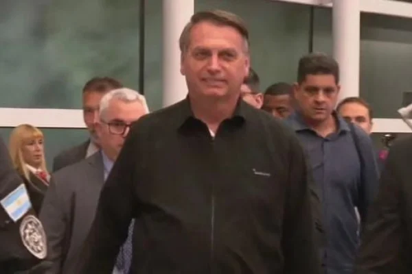 Jair Bolsonaro llegó al país para asistir a la asunción de Javier Milei
