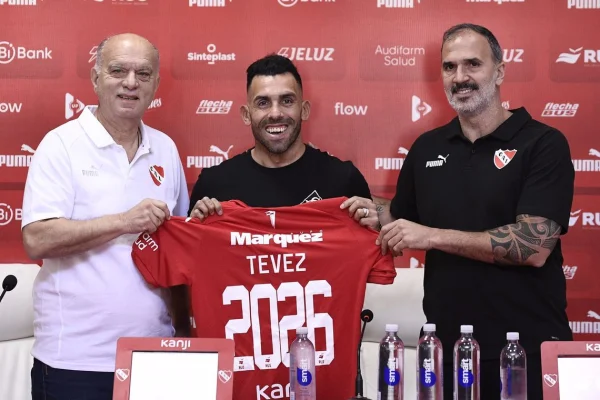 Carlos Tevez renovó su contrato con Independiente hasta 2026