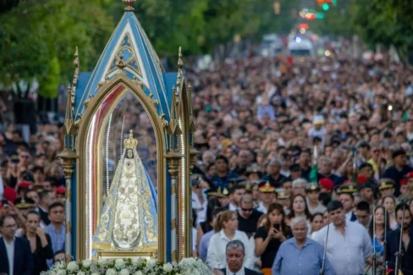 Una multitud de fieles acompañó la procesión de la Virgen del Valle