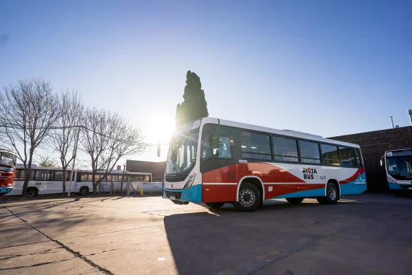 Rioja Bus redujo la frecuencia por falta de combustible y hay preocupación por la quita de subsidios
