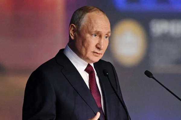 Vladimir Putin criticó la idea de Milei de dolarizar: 