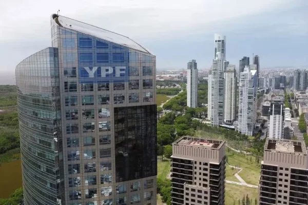 El Gobierno buscará privatizar 41 empresas: YPF, el Banco Nación, el Correo y Aerolíneas Argentinas, entre otras
