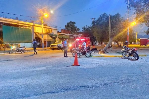 Una sexagenaria sufrió heridas al caer de una moto en Capital