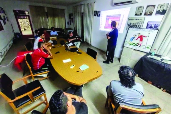 El profesor Urquiza presentó su proyecto para las Inferiores de Independiente