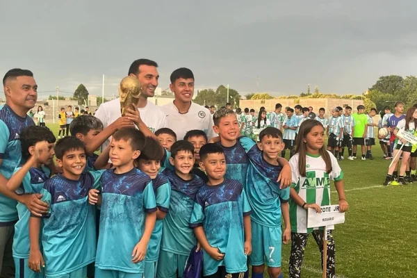 Locura en Pujato: Lionel Scaloni estuvo presente en el club Matienzo para un Mundialito