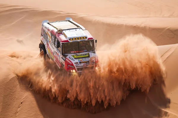 Las mejores imágenes de los  gigantes del desierto en las dunas saudíes