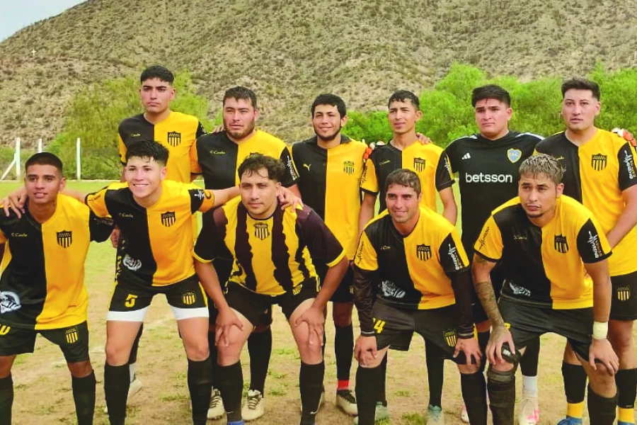 Peñarol dejó en el camino a Santa Cruz.