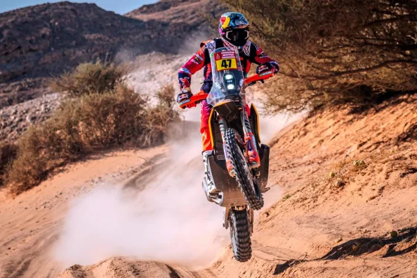 Los Benavides en el podio de motos y Andújar reduce ventaja en cuatriciclos tras reinicio del Dakar