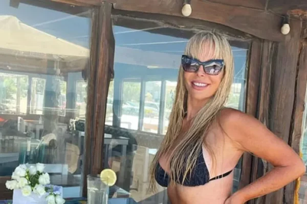 Graciela Alfano se mostró en bikini y levantó temperatura de las redes sociales