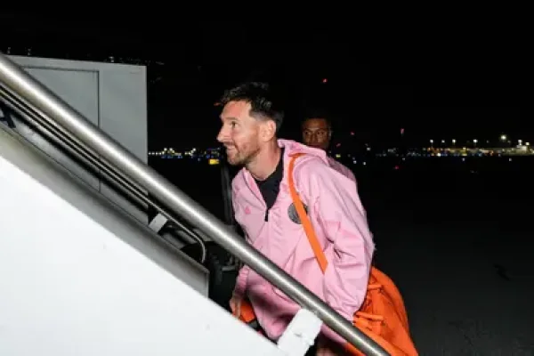 Messi partió rumbo a Arabia Saudita para continuar de pretemporada con Inter Miami
