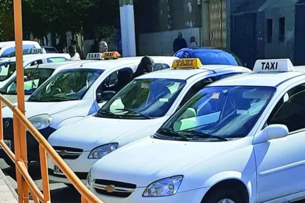 Concejales autorizan aumento del 60% en taxis y remises