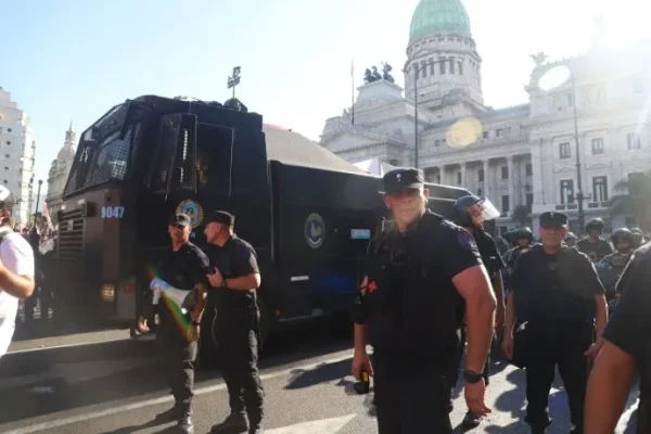 Incidentes en el Congreso: la Gendarmería avanza sobre los manifestantes