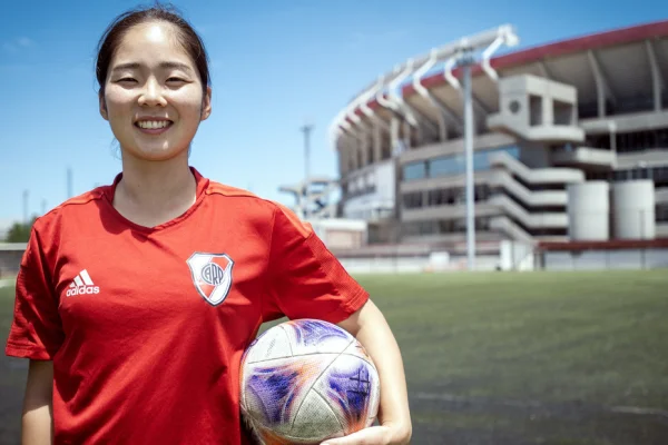 Ichika Egashira, la japonesa que juega por Messi y quiere ser sensación en River: cómo el fútbol argentino le enseñó a 'simular'