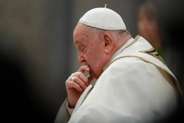 El Papa Francisco lamentó que la humanidad camine en la oscuridad