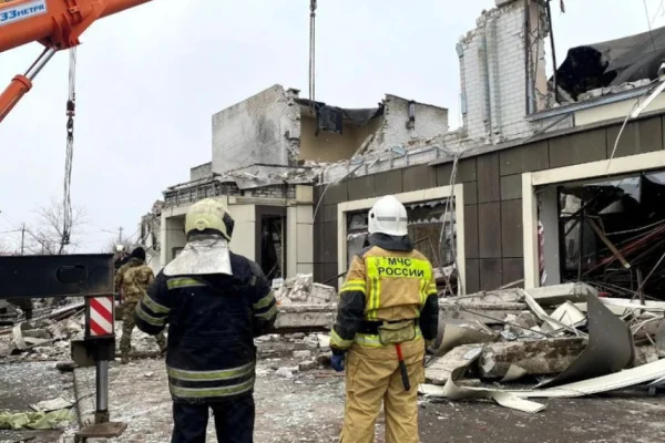 Rusia acusó a Ucrania de asesinar a 28 civiles en un bombardeo contra una panadería en Lugansk