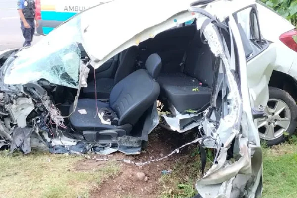 Estrelló su auto contra un poste y salvó su vida gracias al cinturón de seguridad