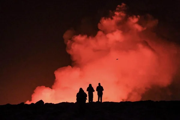 Un volcán en Islandia entró en erupción por tercera vez desde diciembre