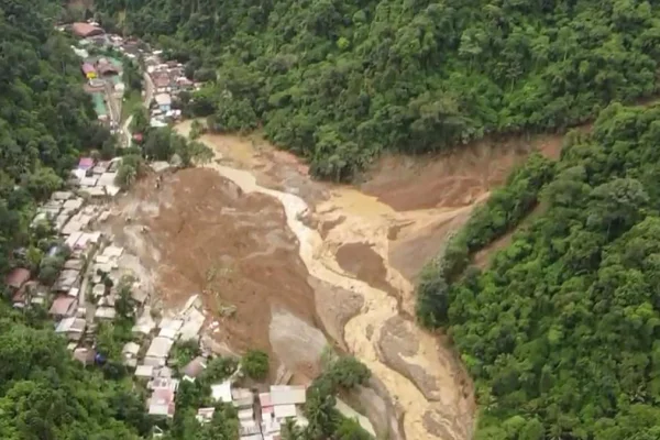 Ascienden a 54 los muertos por un deslizamiento de tierra en un pueblo minero de Filipinas