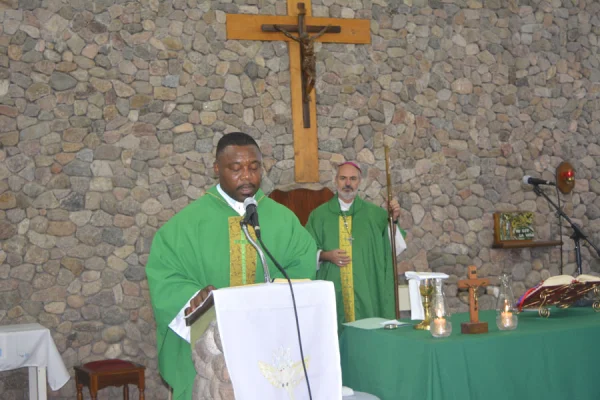 El Padre Gerson Dufresne tomó posesión de la parroquia Virgen del Valle