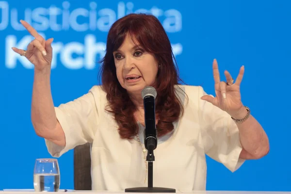 Con un cita de Alberdi, Cristina Kirchner afirmó que Milei necesitará 