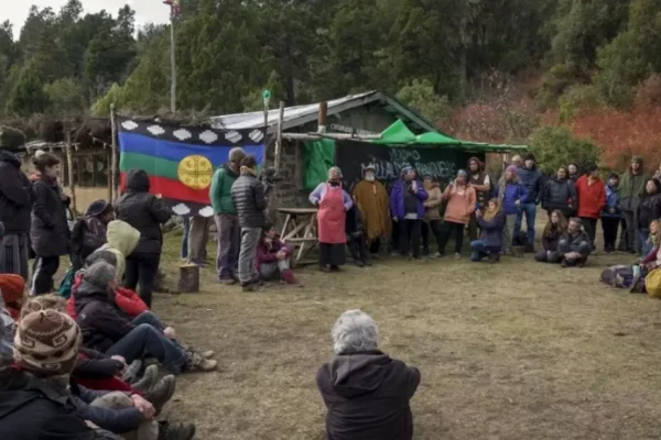 Desalojaron a mapuches que usurparon tierras del Ejército en Bariloche