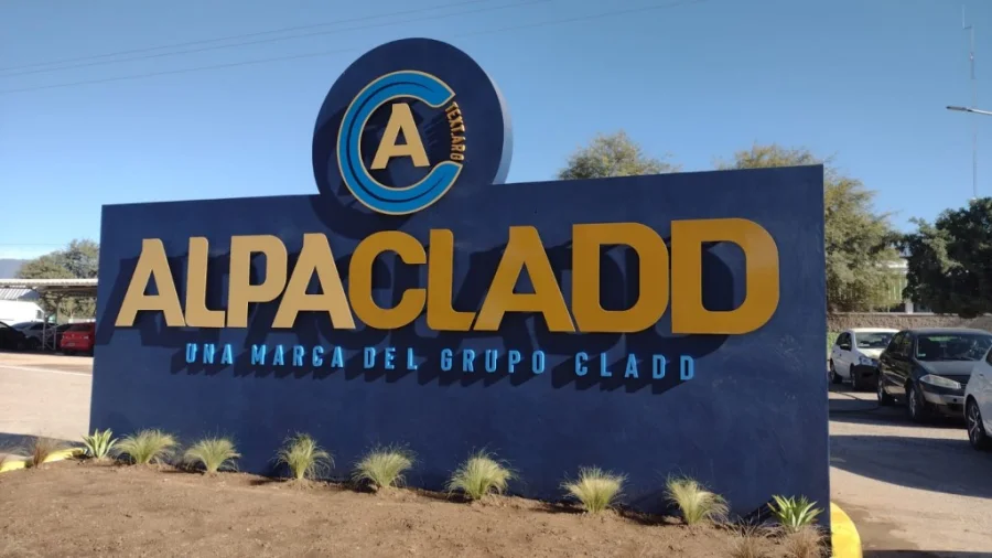 Alpacladd fue inaugurada por el expresidente Alberto Fernández durante una visita en 2022 y arrancó con 300 trabajadores.