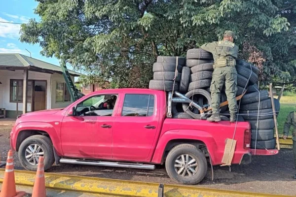 Un hombre quedó demorado por trasladar neumáticos desde Puerto Iguazú hasta la ciudad de La Rioja