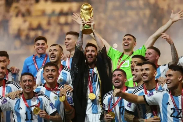 Manchester United busca a dos campeones del mundo con Argentina para su renovación de plantel