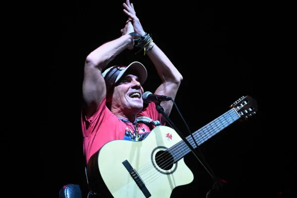 Manu Chao provocó una fiesta llena de música, compromiso social y esperanza en Rosario