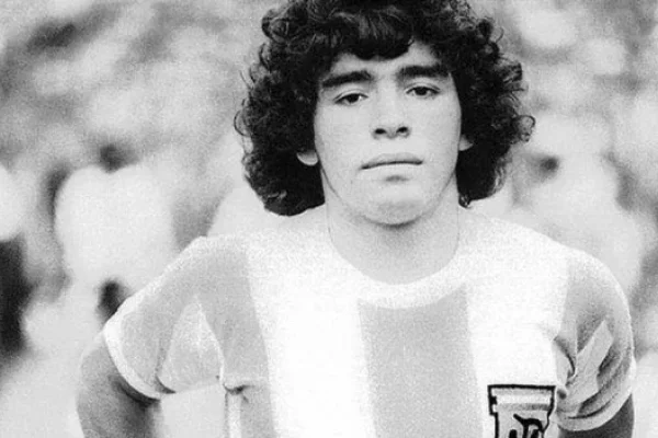 El día que Diego Maradona debutó en la Selección argentina con solo 16 años