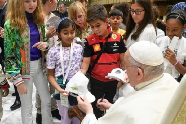 El Papa Fracisco pide que no se olvide a los pequeños a los que les han robado su infancia