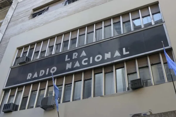 Radio Nacional: echan a más de 100 empleados