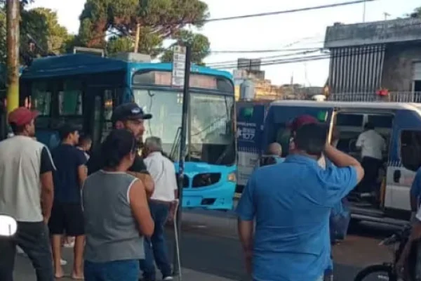 Violencia en Rosario: balearon a un colectivero en la cabeza, su estado es crítico y el gremio anunció un paro del servicio