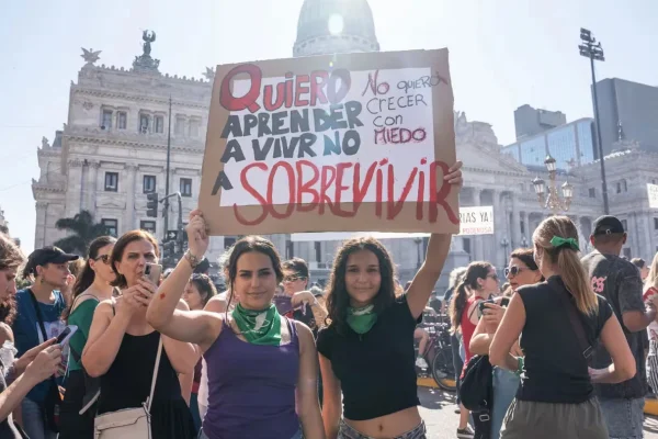 Masiva marcha de mujeres al Congreso por el 8M: “Enfrentamos una verdadera emergencia en violencia de género”
