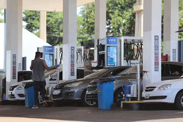 Por los fuertes aumentos, caen las ventas de combustible en el país