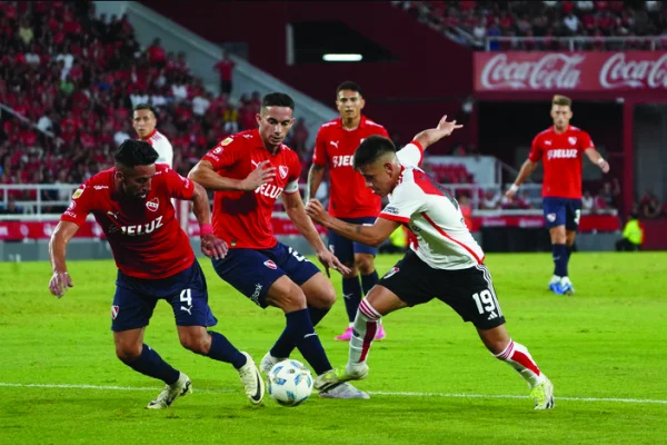 Independiente y River igualaron en atractivo duelo de líderes