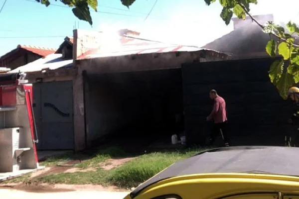 Incendio en una vivienda dejó daños materiales