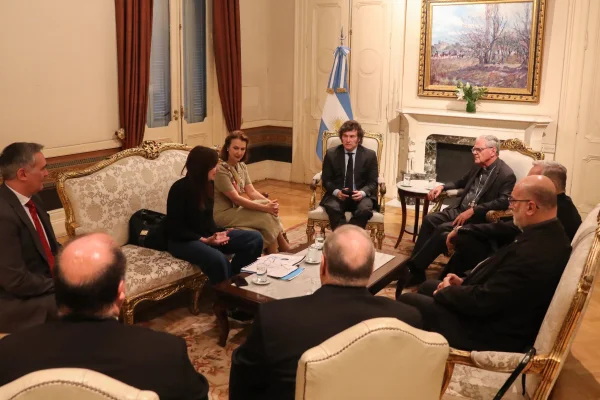 El presidente recibió a los obispos de la Conferencia Episcopal Argentina